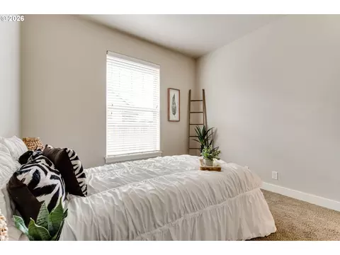 Bedroom - 5409 King Arthur Ct, Eugene, OR 97402 photo 4 of 8