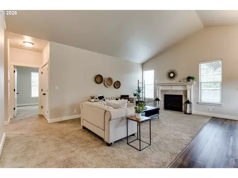 Living - 5409 King Arthur Ct, Eugene, OR 97402 photo 3 of 5