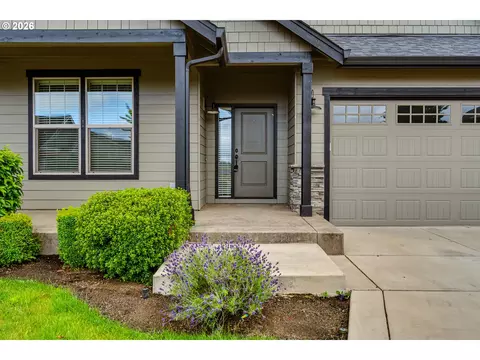 Exterior - 5409 King Arthur Ct, Eugene, OR 97402 photo 4 of 8
