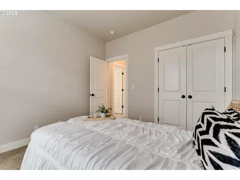 Bedroom - 5409 King Arthur Ct, Eugene, OR 97402 photo 5 of 8