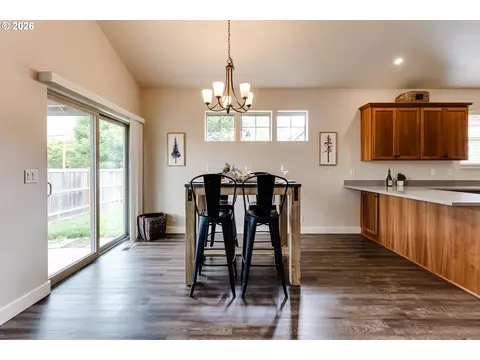 Dining - 5409 King Arthur Ct, Eugene, OR 97402 photo 2 of 3