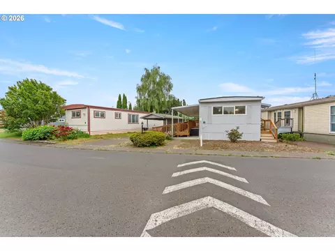 570 N 10th Ave #6, Cornelius, OR 97113