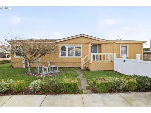 1000 S Mckern Ct #45, Newberg, OR 97132
