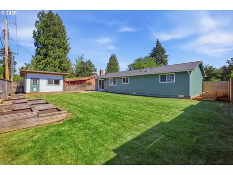 Exterior - 1705 Brewer Ave, Eugene, OR 97401 photo 6 of 11