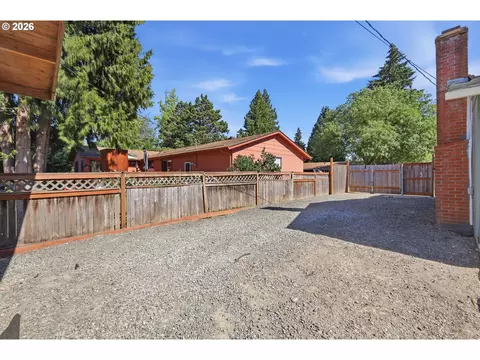 Exterior - 1705 Brewer Ave, Eugene, OR 97401 photo 9 of 11