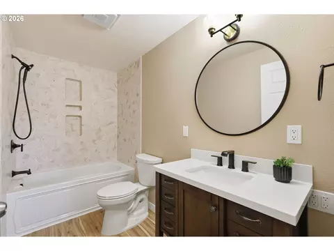 Bath - 1705 Brewer Ave, Eugene, OR 97401 photo 1 of 1