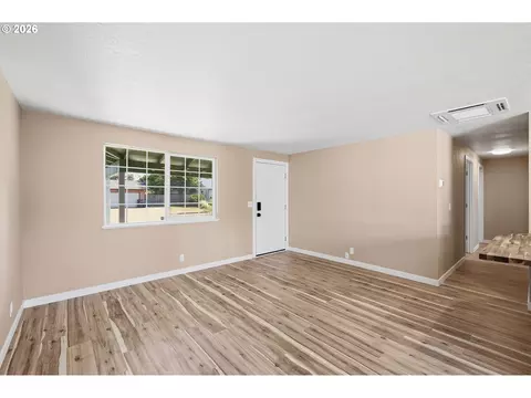 Living - 1705 Brewer Ave, Eugene, OR 97401 photo 1 of 10