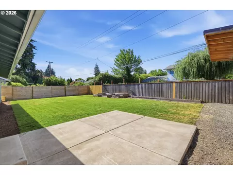 Exterior - 1705 Brewer Ave, Eugene, OR 97401 photo 4 of 11