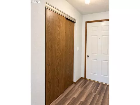 Entry Way - 121 Copper Way, Riddle, OR 97469 photo 2 of 3