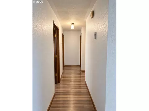 Entry Way - 121 Copper Way, Riddle, OR 97469 photo 3 of 3