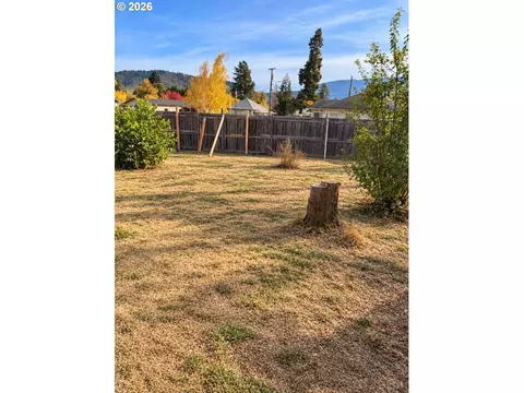 Exterior - 121 Copper Way, Riddle, OR 97469 photo 5 of 5