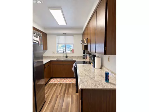 Kitchen - 121 Copper Way, Riddle, OR 97469 photo 2 of 2