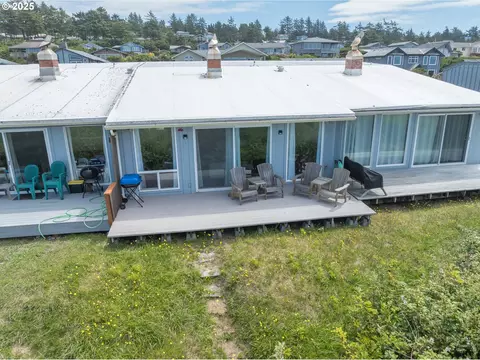 3304 NW Oceania Dr, Waldport, OR 97394