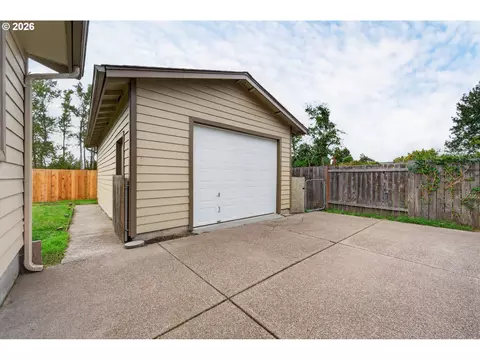 Exterior - 4470 Royal Ave, Eugene, OR 97402 photo 5 of 10