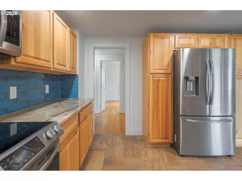 Kitchen - 4470 Royal Ave, Eugene, OR 97402 photo 7 of 7