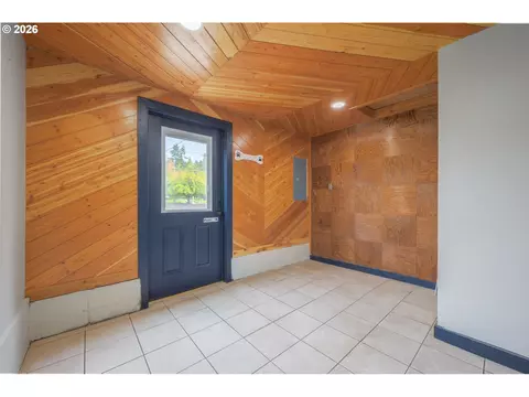 Entry Way - 4470 Royal Ave, Eugene, OR 97402 photo 1 of 1