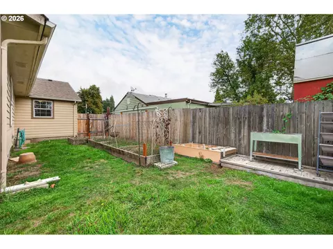 Exterior - 4470 Royal Ave, Eugene, OR 97402 photo 9 of 10
