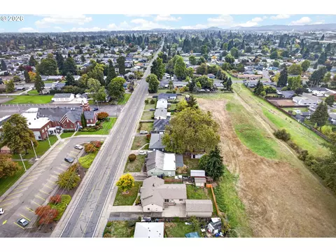 View/Area - 4470 Royal Ave, Eugene, OR 97402 photo 2 of 3