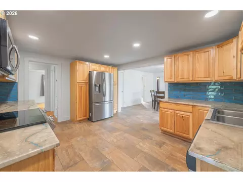 Kitchen - 4470 Royal Ave, Eugene, OR 97402 photo 1 of 7