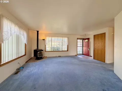 Living - 145 Esther Pl, Irrigon, OR 97844 photo 1 of 4