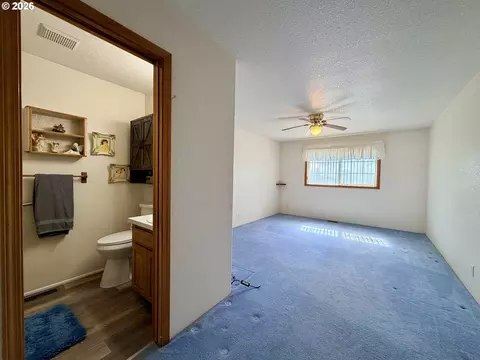 Bedroom - 145 Esther Pl, Irrigon, OR 97844 photo 2 of 4