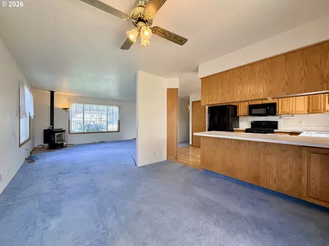 Living - 145 Esther Pl, Irrigon, OR 97844 photo 4 of 4