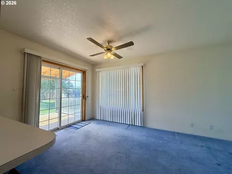 Living - 145 Esther Pl, Irrigon, OR 97844 photo 3 of 4