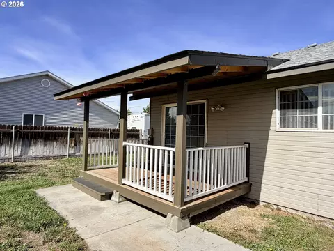 Exterior - 145 Esther Pl, Irrigon, OR 97844 photo 4 of 6