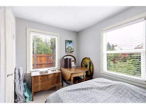 Bedroom - 583 17th St, Springfield, OR 97477 photo 3 of 3