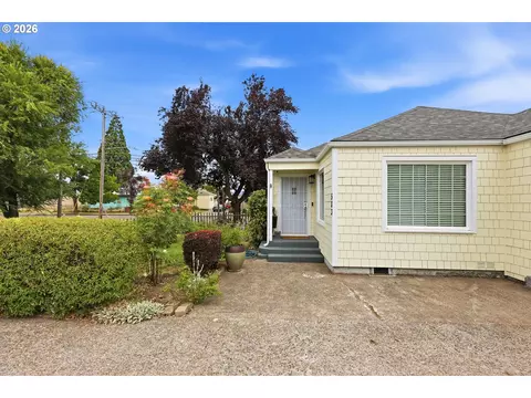 Exterior - 583 17th St, Springfield, OR 97477 photo 2 of 9