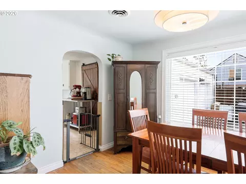 Dining - 583 17th St, Springfield, OR 97477 photo 3 of 3