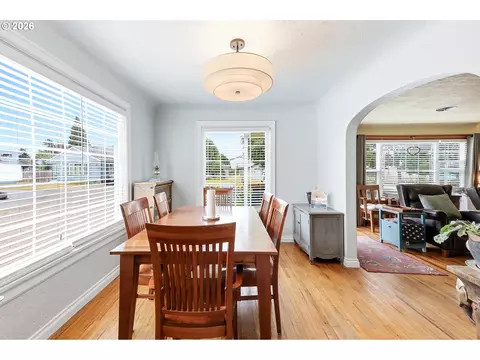 Dining - 583 17th St, Springfield, OR 97477 photo 2 of 3
