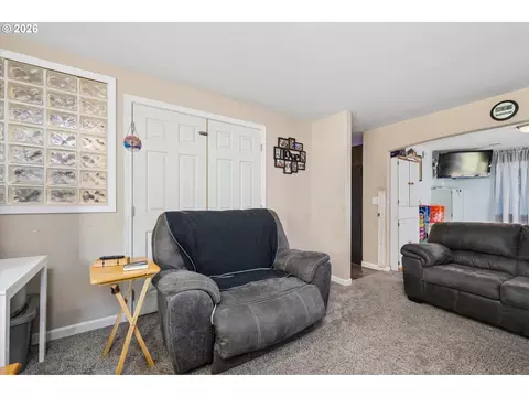 Other - 995 Kintzley Ave, Springfield, OR 97478 photo 2 of 7