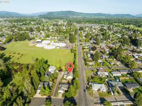View/Area - 995 Kintzley Ave, Springfield, OR 97478 photo 2 of 4