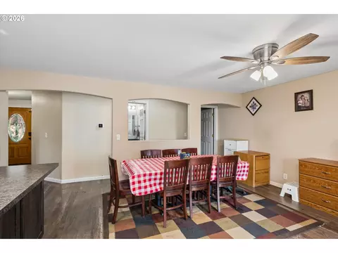 Dining - 995 Kintzley Ave, Springfield, OR 97478 photo 2 of 2