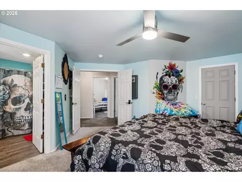 Bedroom - 995 Kintzley Ave, Springfield, OR 97478 photo 9 of 9
