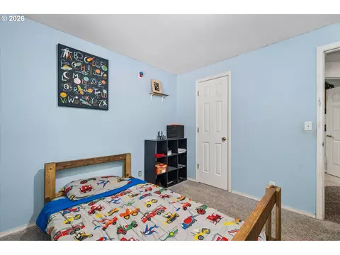 Bedroom - 995 Kintzley Ave, Springfield, OR 97478 photo 6 of 9
