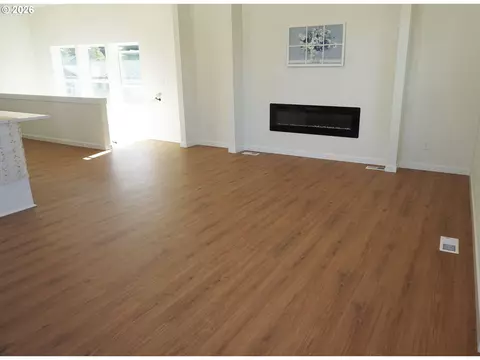Living - 330 Richards Dr, Rainier, OR 97048 photo 2 of 3