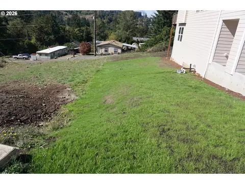 Exterior - 330 Richards Dr, Rainier, OR 97048 photo 8 of 10