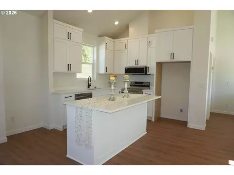 Kitchen - 330 Richards Dr, Rainier, OR 97048 photo 1 of 4