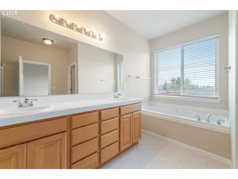 Bath - 3603 Wild Rose Loop, West Linn, OR 97068 photo 3 of 3