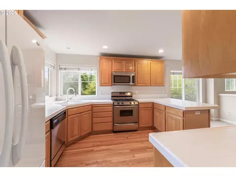 Kitchen - 3603 Wild Rose Loop, West Linn, OR 97068 photo 2 of 3