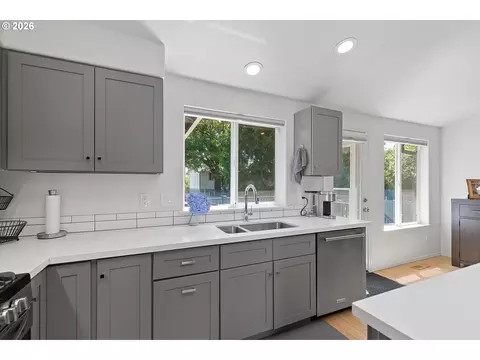20 NW Wilson Ave, Gresham, OR 97030 photo 8