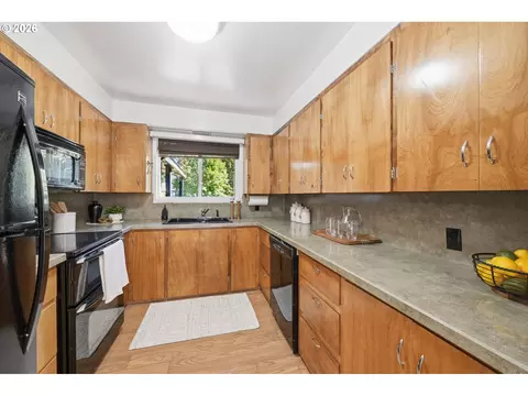 Kitchen - 37109 Row River Rd, Dorena, OR 97434 photo 1 of 1