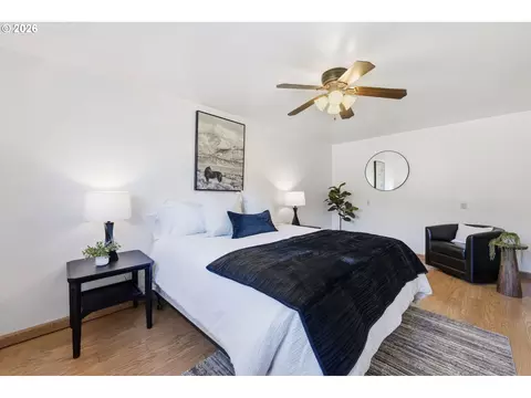 Bedroom - 37109 Row River Rd, Dorena, OR 97434 photo 1 of 5