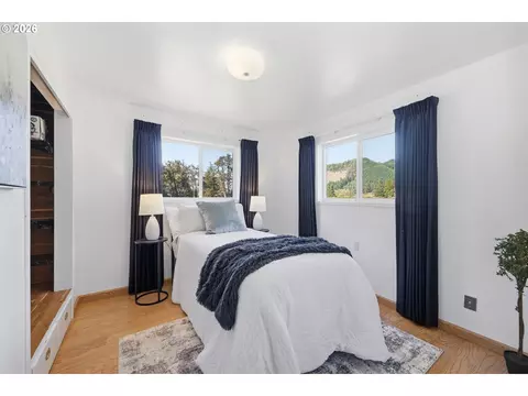 Bedroom - 37109 Row River Rd, Dorena, OR 97434 photo 4 of 5