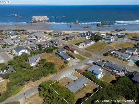 865 SW Newport Ave, Bandon, OR 97411