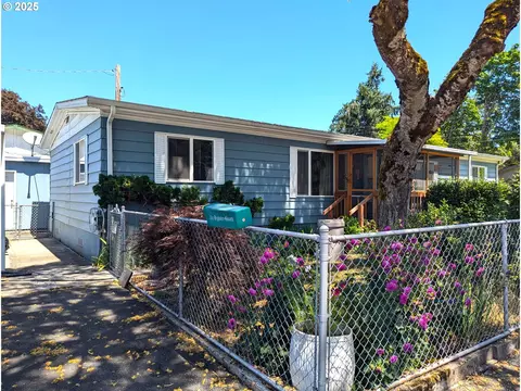47477 School St, Oakridge, OR 97463