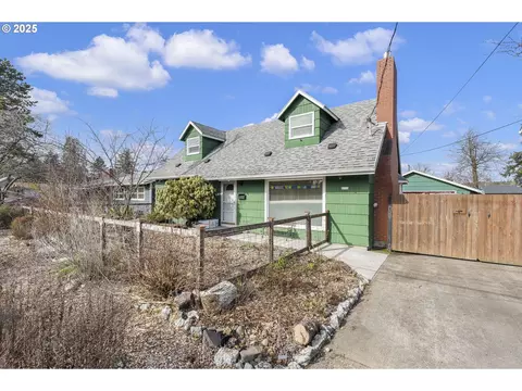 8519 NE Sacramento St, Portland, OR 97220