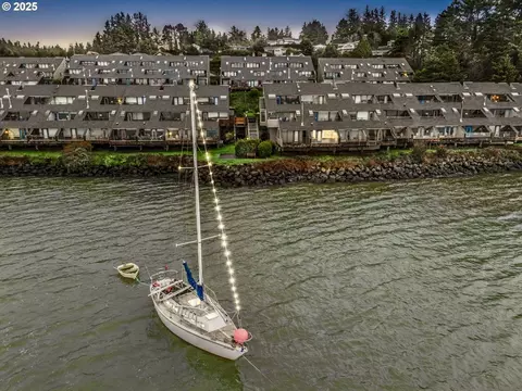 1000 SE Bay Blvd #140, Newport, OR 97365